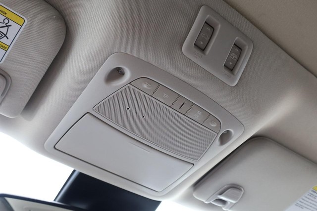 Nissan Murano Vehicle Full-screen Gallery Image 19