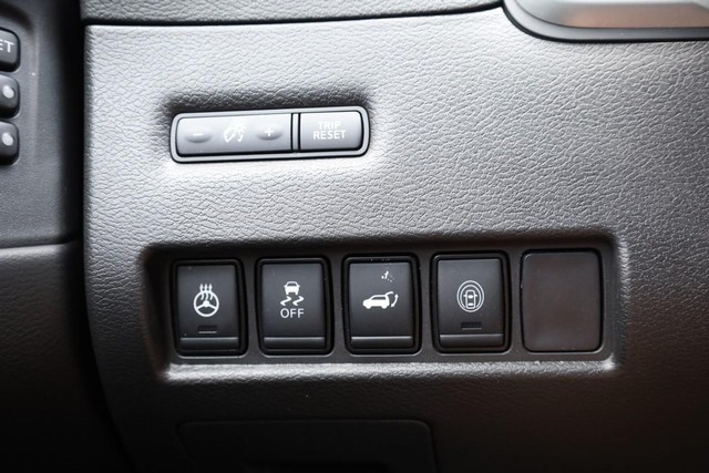 Nissan Murano Vehicle Full-screen Gallery Image 22