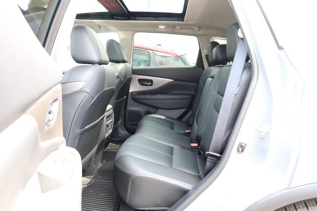 Nissan Murano Vehicle Full-screen Gallery Image 23