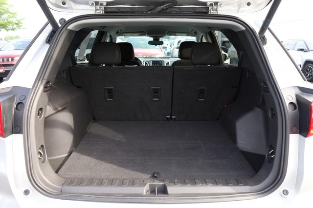 Chevrolet Equinox Vehicle Full-screen Gallery Image 7