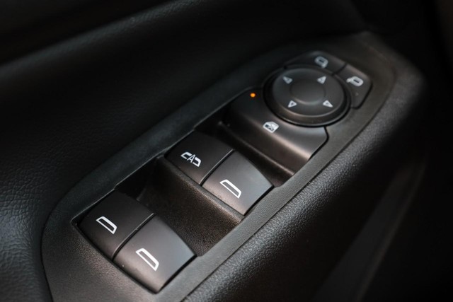 Chevrolet Equinox Vehicle Full-screen Gallery Image 17
