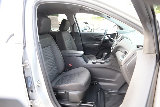 Chevrolet Equinox Vehicle Full-screen Gallery Image 24