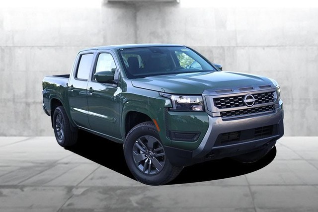 Nissan Frontier Vehicle Full-screen Gallery Image 2
