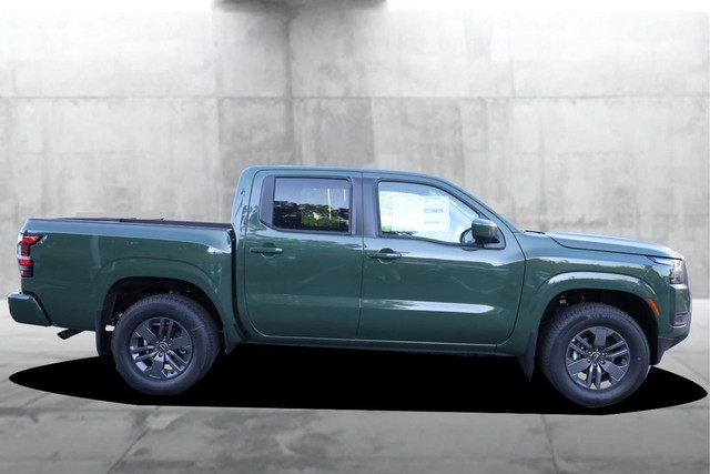 Nissan Frontier Vehicle Full-screen Gallery Image 5