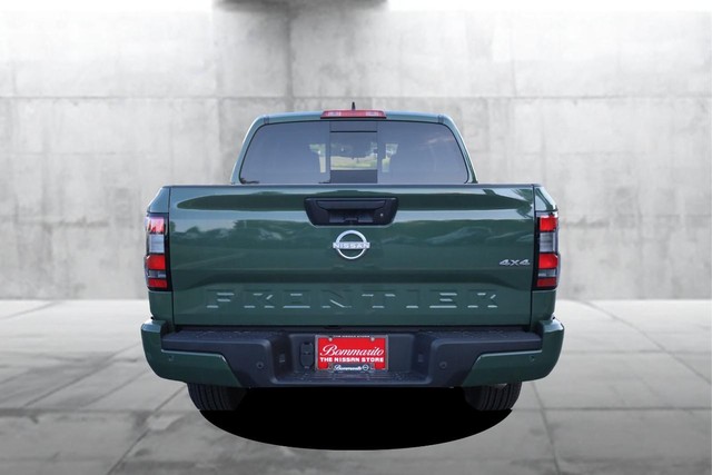 Nissan Frontier Vehicle Full-screen Gallery Image 6