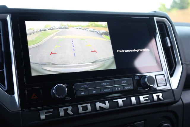 Nissan Frontier Vehicle Full-screen Gallery Image 12
