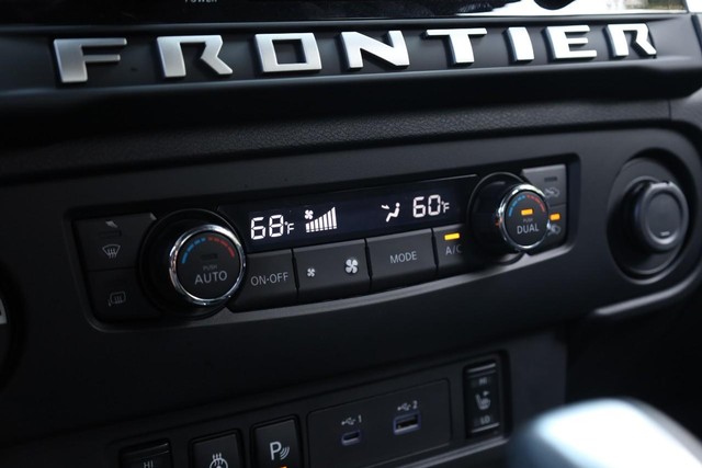 Nissan Frontier Vehicle Full-screen Gallery Image 13