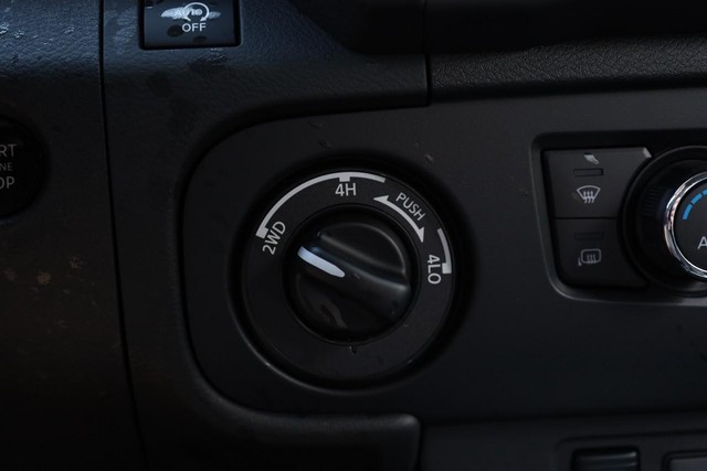 Nissan Frontier Vehicle Full-screen Gallery Image 15