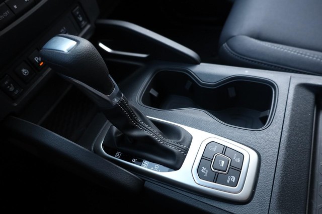 Nissan Frontier Vehicle Full-screen Gallery Image 16