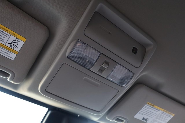 Nissan Frontier Vehicle Full-screen Gallery Image 17