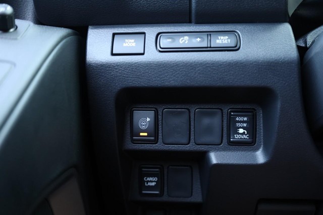 Nissan Frontier Vehicle Full-screen Gallery Image 19