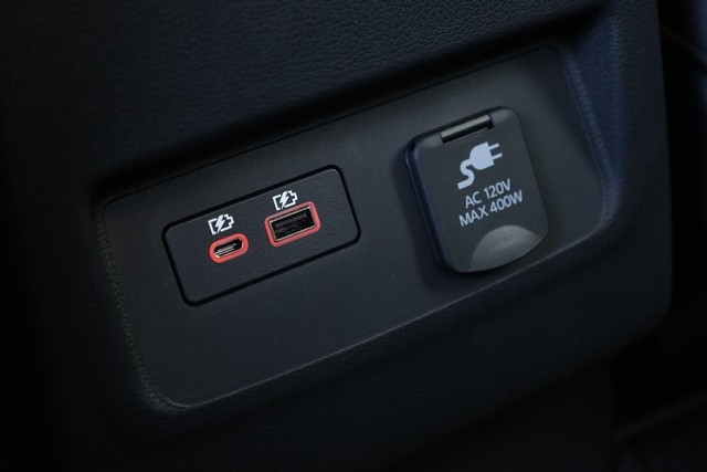 Nissan Frontier Vehicle Full-screen Gallery Image 22