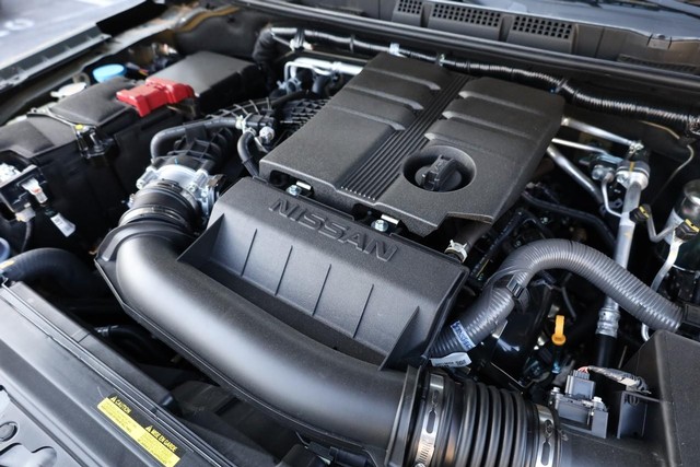Nissan Frontier Vehicle Full-screen Gallery Image 26