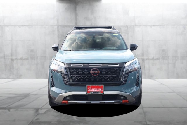 Nissan Pathfinder Vehicle Full-screen Gallery Image 4