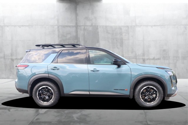 Nissan Pathfinder Vehicle Full-screen Gallery Image 5