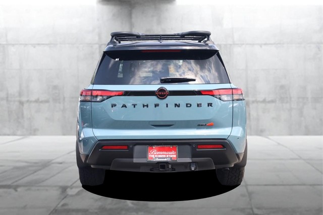 Nissan Pathfinder Vehicle Full-screen Gallery Image 6