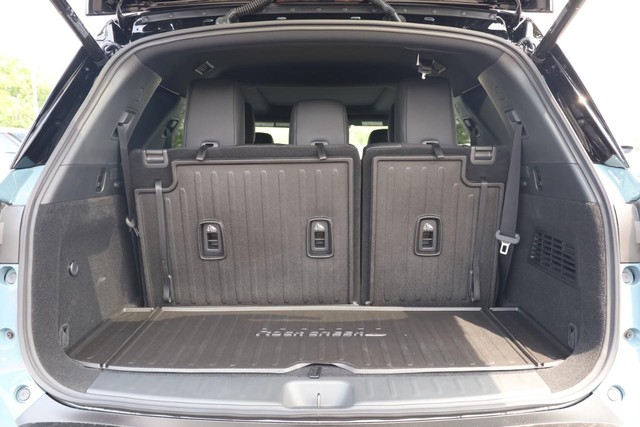 Nissan Pathfinder Vehicle Full-screen Gallery Image 7