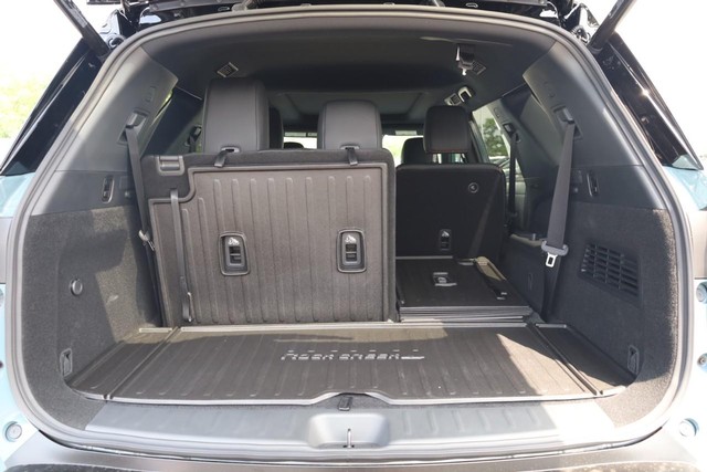Nissan Pathfinder Vehicle Full-screen Gallery Image 8