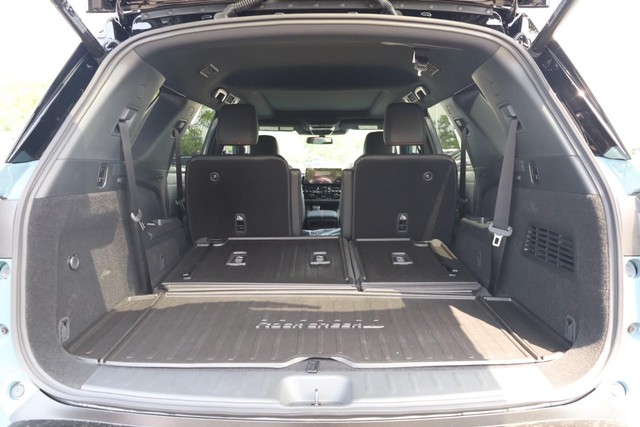 Nissan Pathfinder Vehicle Full-screen Gallery Image 9