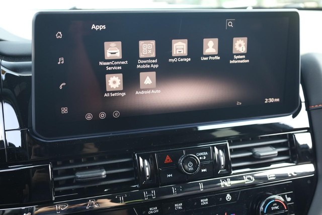 Nissan Pathfinder Vehicle Full-screen Gallery Image 13