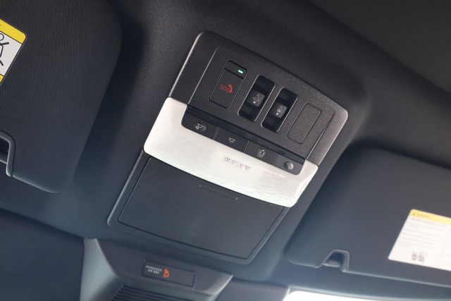 Nissan Pathfinder Vehicle Full-screen Gallery Image 18