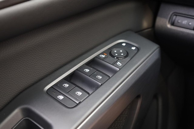 Nissan Pathfinder Vehicle Full-screen Gallery Image 19