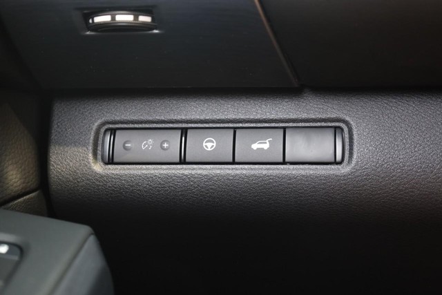 Nissan Pathfinder Vehicle Full-screen Gallery Image 20