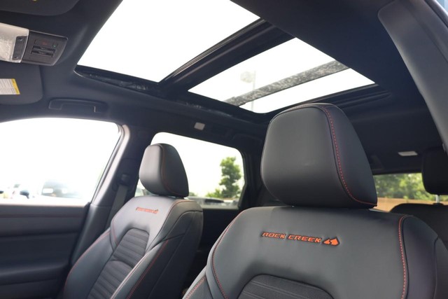 Nissan Pathfinder Vehicle Full-screen Gallery Image 22