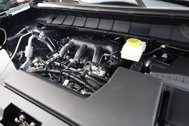Nissan Pathfinder Vehicle Full-screen Gallery Image 27