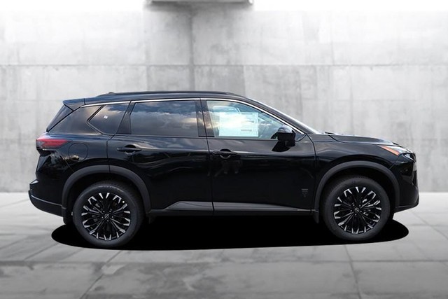 Nissan Rogue Vehicle Full-screen Gallery Image 5