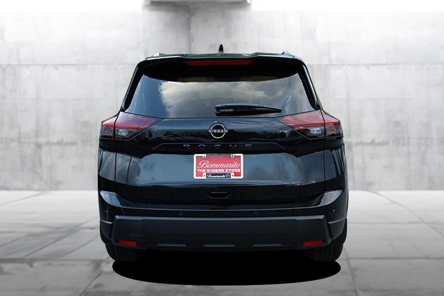 Nissan Rogue Vehicle Full-screen Gallery Image 6