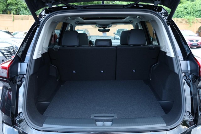 Nissan Rogue Vehicle Full-screen Gallery Image 7