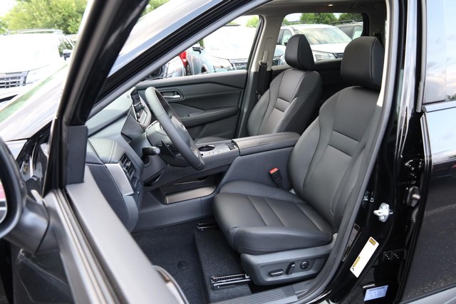Nissan Rogue Vehicle Full-screen Gallery Image 8