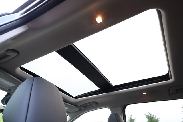 Nissan Rogue Vehicle Full-screen Gallery Image 10