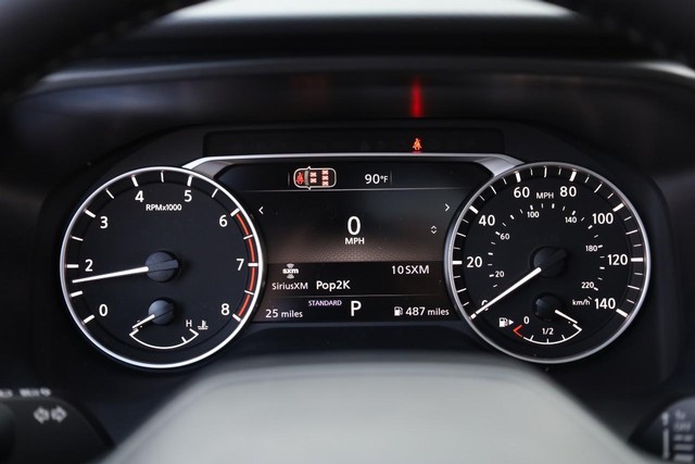 Nissan Rogue Vehicle Full-screen Gallery Image 12