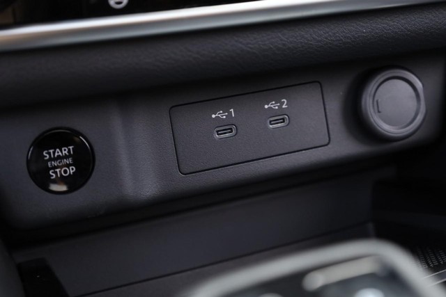 Nissan Rogue Vehicle Full-screen Gallery Image 16