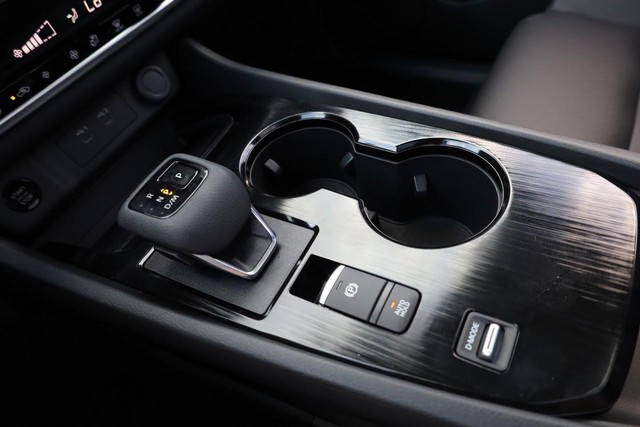 Nissan Rogue Vehicle Full-screen Gallery Image 17