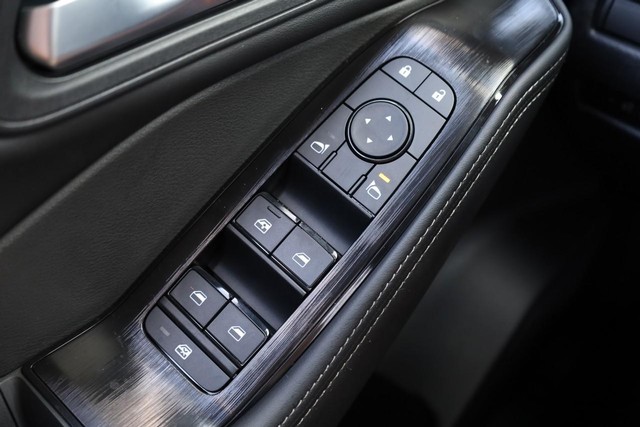 Nissan Rogue Vehicle Full-screen Gallery Image 19