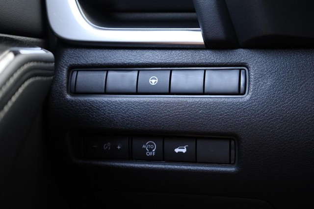 Nissan Rogue Vehicle Full-screen Gallery Image 20