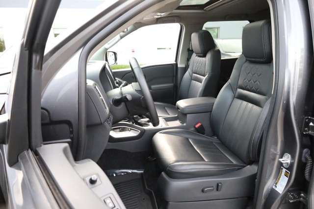 Nissan Frontier Vehicle Image 08