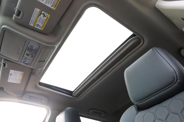 Nissan Frontier Vehicle Image 09