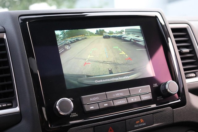 Nissan Frontier Vehicle Image 13