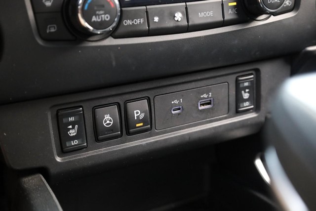 Nissan Frontier Vehicle Image 15