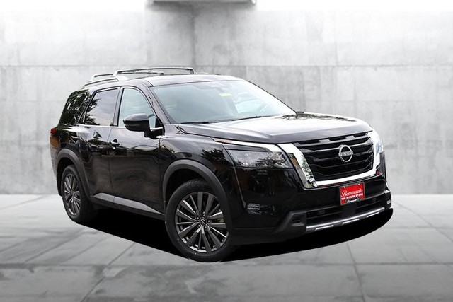 Nissan Pathfinder Vehicle Image 02
