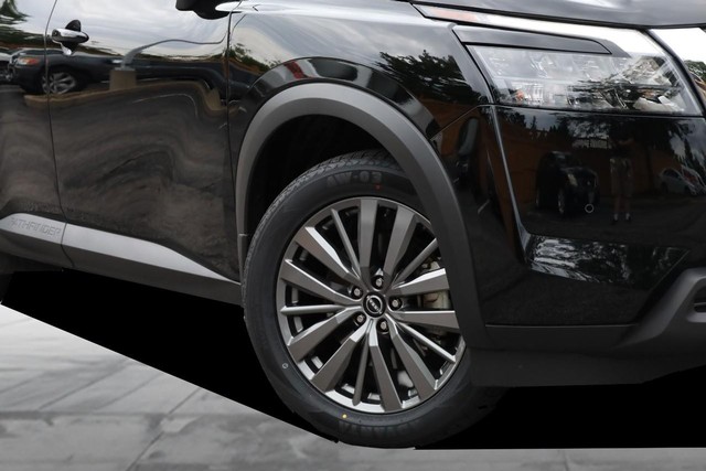 Nissan Pathfinder Vehicle Image 03