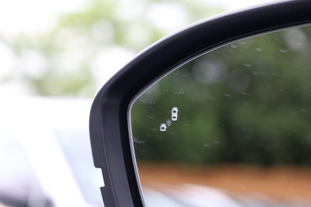 Nissan Pathfinder Vehicle Image 24