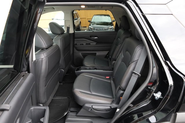 Nissan Pathfinder Vehicle Image 25