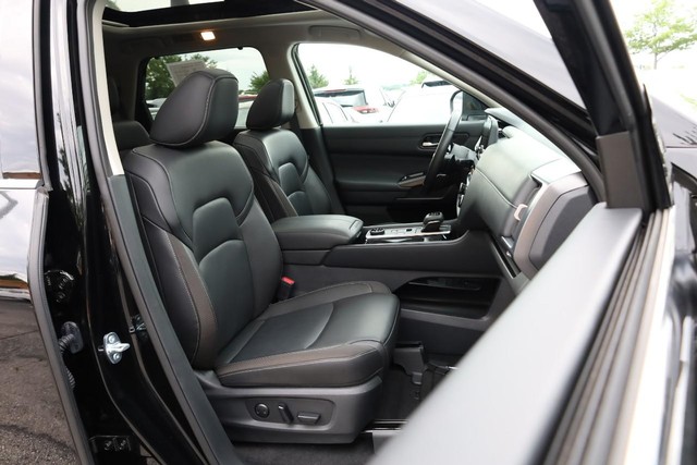 Nissan Pathfinder Vehicle Image 31