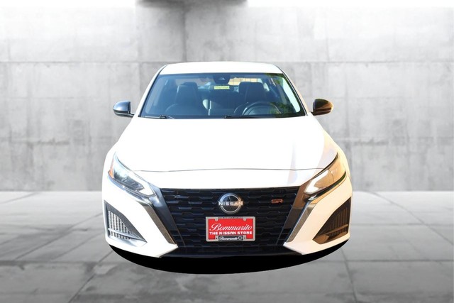Nissan Altima Vehicle Image 04