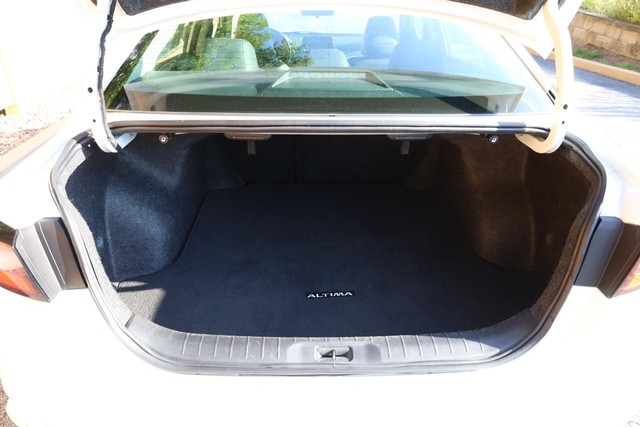 Nissan Altima Vehicle Image 07